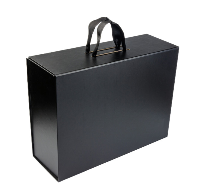 Подарункова коробка Gift Box Unlimited S2 Black 38 х 28,5 х 13,5 см на магнітах з ручками, Чорна
