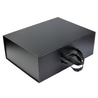 Подарункова коробка Gift Box Unlimited S2 Black 38 х 28,5 х 13,5 см на магнітах з ручками, Чорна