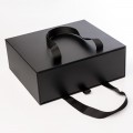Подарункова коробка Primo Black 23 х 20 х 8,5 см з ручками, Чорна
