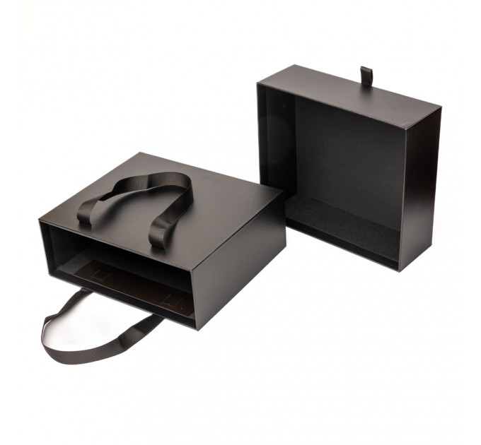 Подарункова коробка Primo Black 23 х 20 х 8,5 см з ручками, Чорна